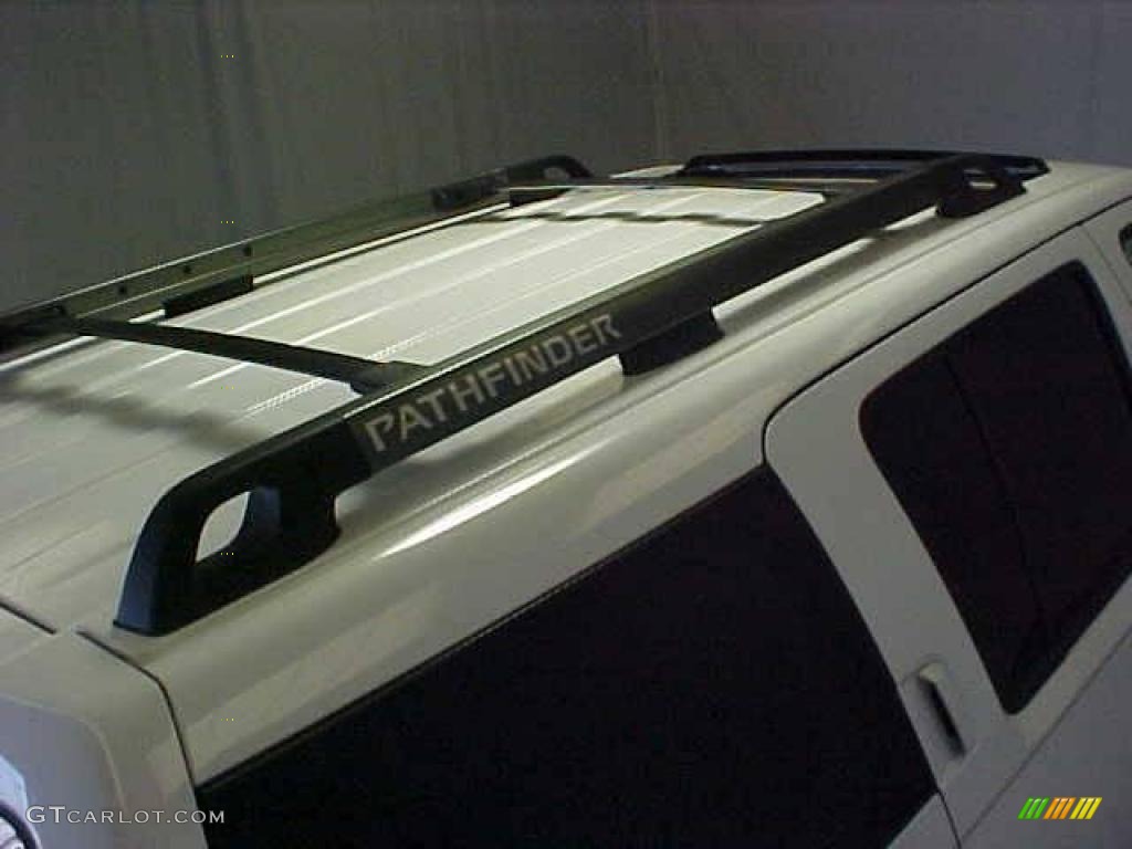 2006 Pathfinder SE 4x4 - Avalanche White / Desert photo #25