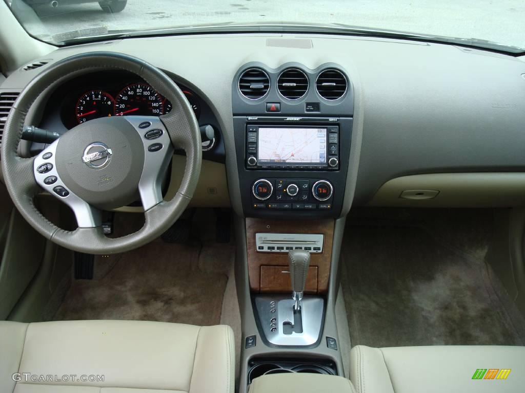 2007 Altima 2.5 SL - Pebble Beach Metallic / Blond photo #30