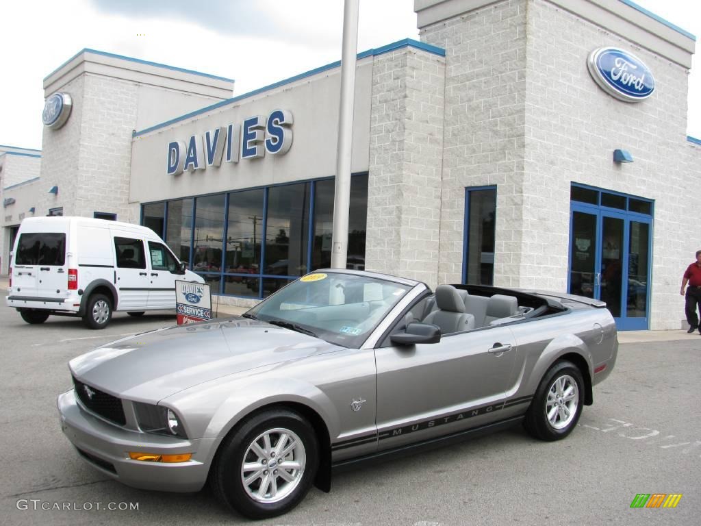 2009 Vapor Silver Metallic Ford Mustang V6 Premium