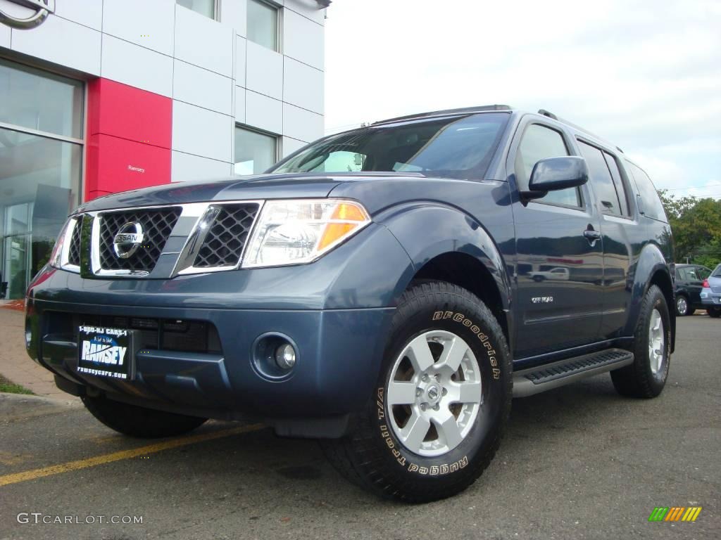 2006 Pathfinder SE Off Road 4x4 - Silverton Blue Pearl / Graphite photo #1