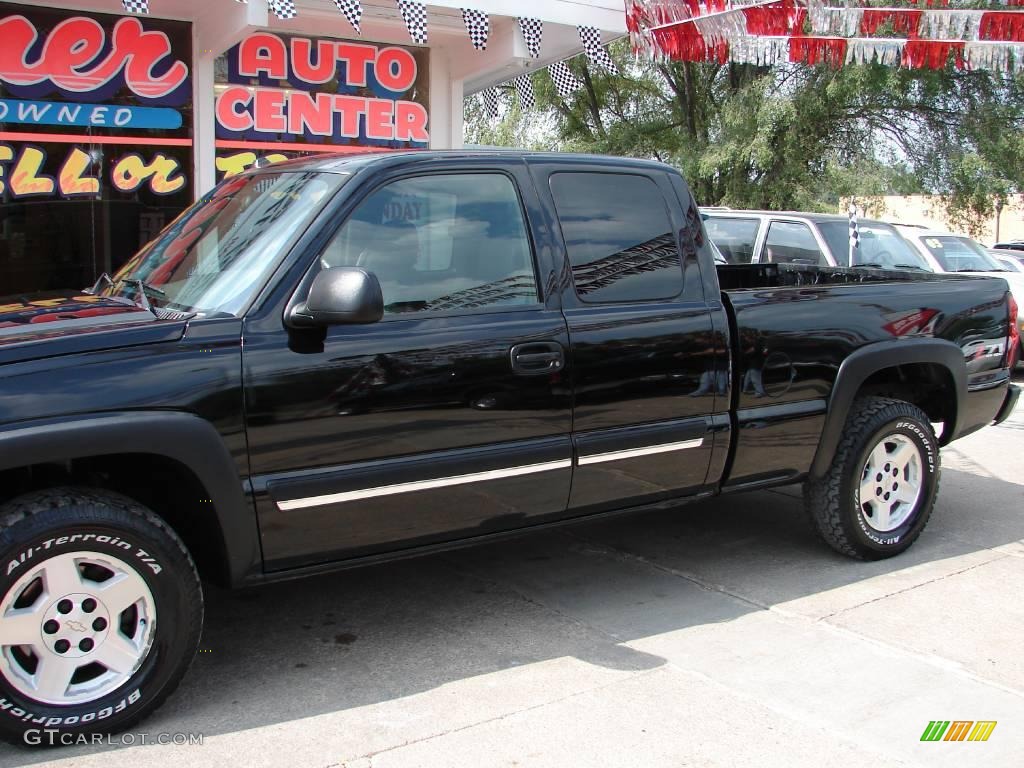 2005 Silverado 1500 Z71 Extended Cab 4x4 - Black / Dark Charcoal photo #3