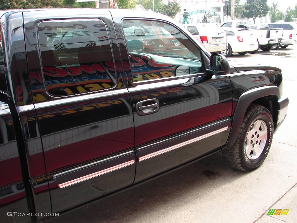 2005 Silverado 1500 Z71 Extended Cab 4x4 - Black / Dark Charcoal photo #15