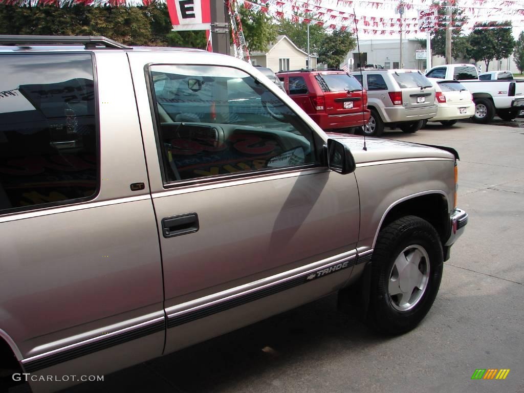1999 Tahoe LT 4x4 - Light Pewter Metallic / Gray photo #36