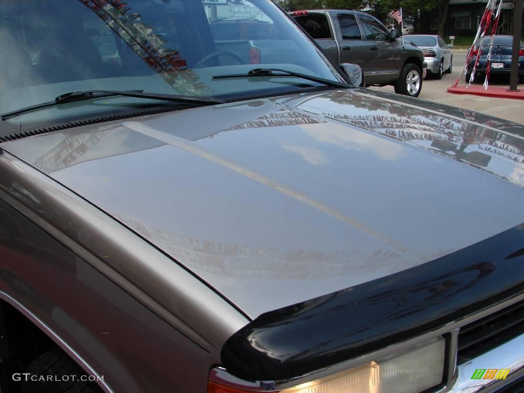 1999 Tahoe LT 4x4 - Light Pewter Metallic / Gray photo #67