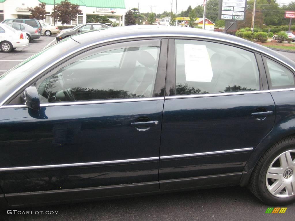 2003 Passat W8 4Motion Sedan - Indigo Blue Pearl / Black photo #6