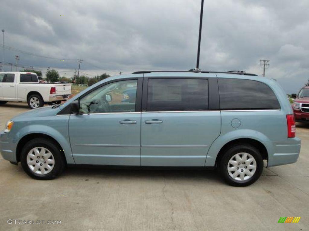2010 Town & Country LX - Clearwater Blue Pearl / Medium Pebble Beige/Cream photo #2
