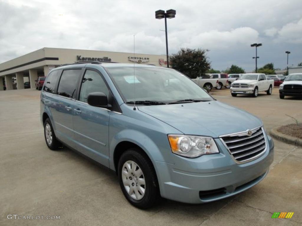2010 Town & Country LX - Clearwater Blue Pearl / Medium Pebble Beige/Cream photo #7
