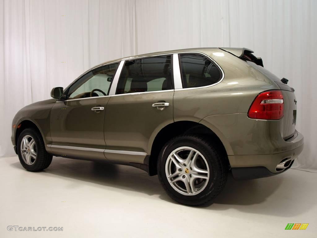 2010 Cayenne Tiptronic - Olive Green Metallic / Havanna/Sand Beige photo #5