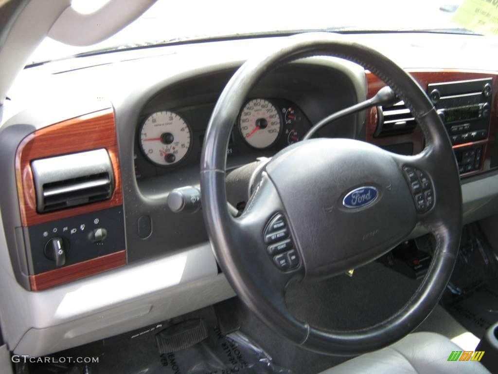 2005 F350 Super Duty Lariat Crew Cab 4x4 - True Blue Metallic / Medium Flint photo #19