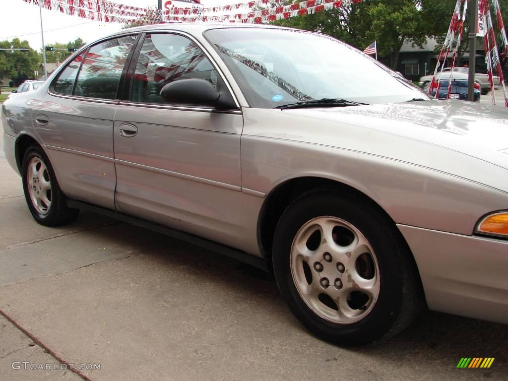 1998 Intrigue  - Silver Metallic / Gray photo #40