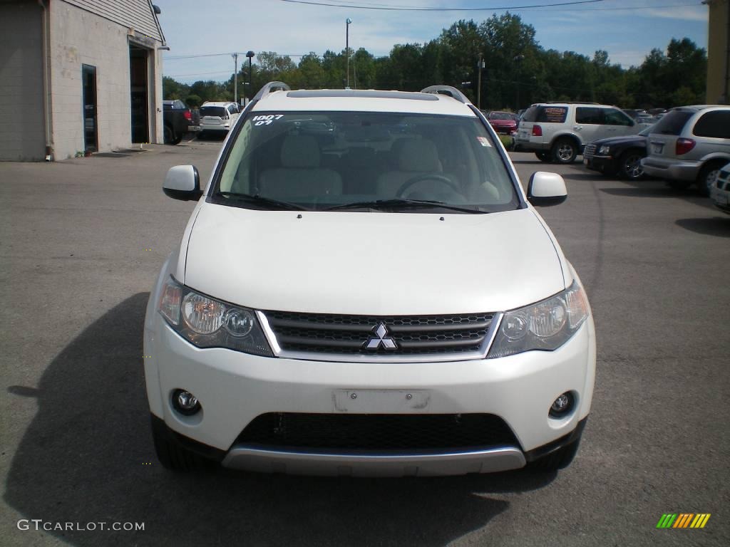 2009 Outlander SE 4WD - Diamond White Pearl / Beige photo #14