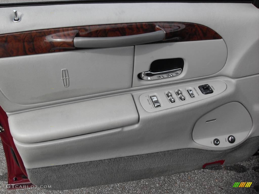 1998 Town Car Executive - Toreador Red Metallic / Light Graphite photo #13
