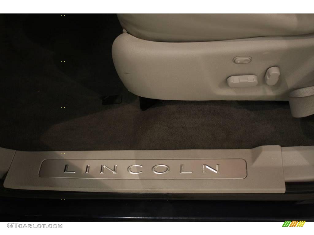 2004 Navigator Luxury 4x4 - True Blue Metallic / Dove Grey photo #11