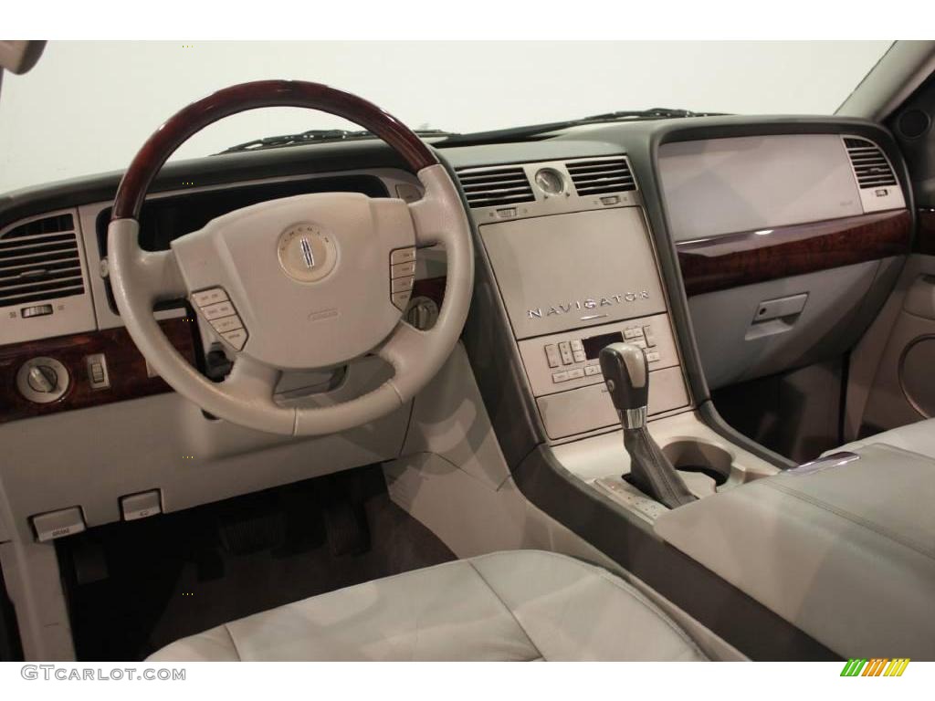 2004 Navigator Luxury 4x4 - True Blue Metallic / Dove Grey photo #14