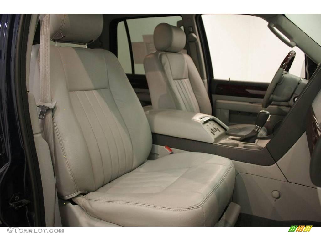 2004 Navigator Luxury 4x4 - True Blue Metallic / Dove Grey photo #21