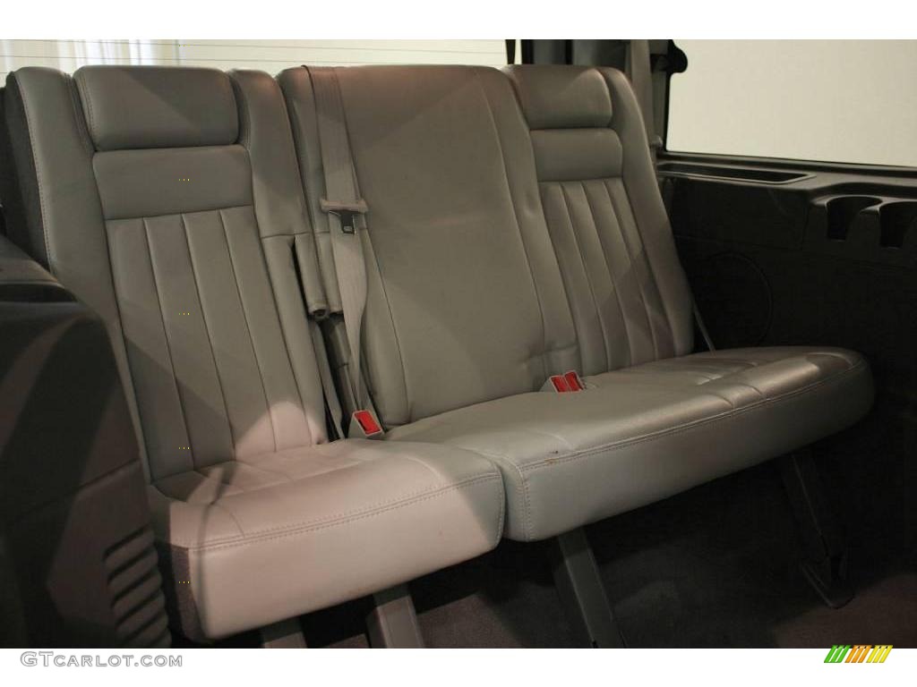 2004 Navigator Luxury 4x4 - True Blue Metallic / Dove Grey photo #23
