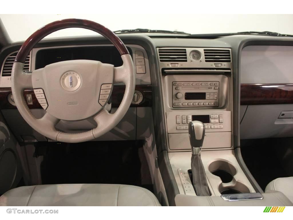 2004 Navigator Luxury 4x4 - True Blue Metallic / Dove Grey photo #25