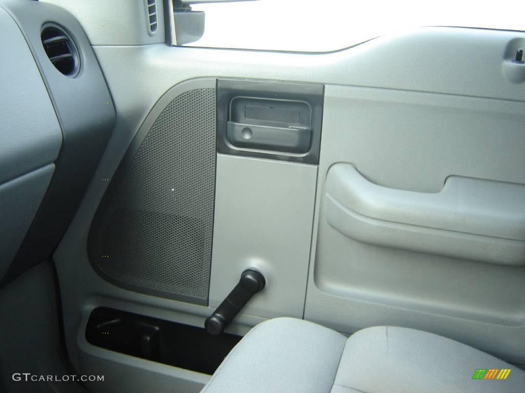 2006 F150 XL Regular Cab - Medium Wedgewood Blue Metallic / Medium/Dark Flint photo #15