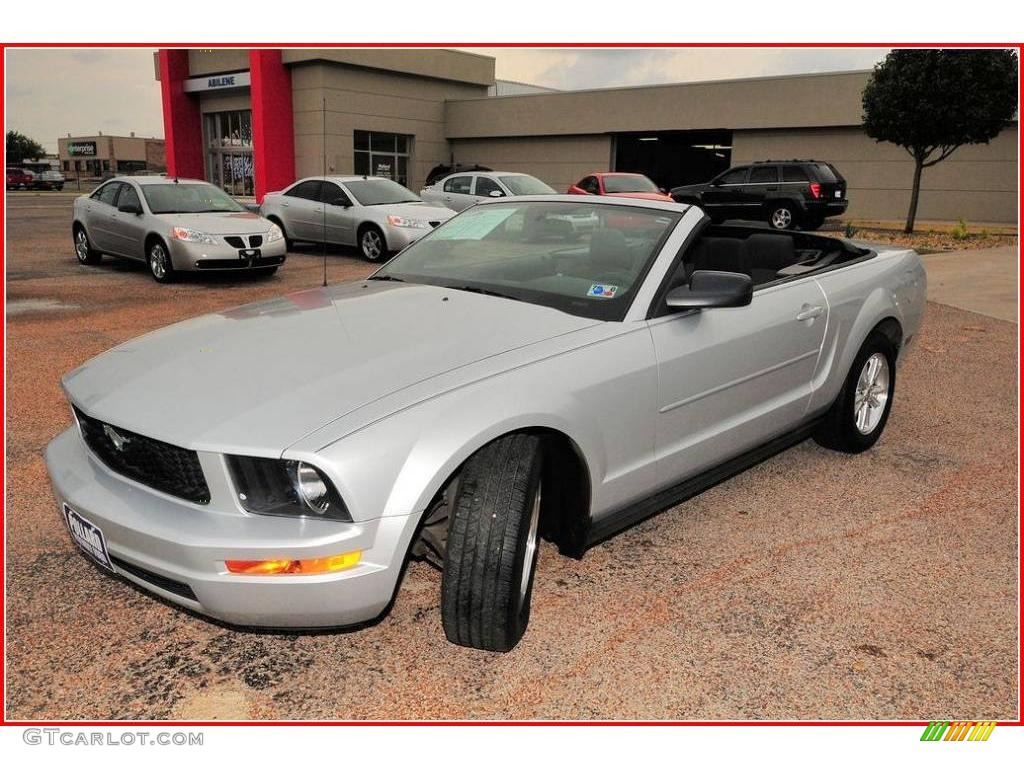 2007 Mustang V6 Deluxe Convertible - Satin Silver Metallic / Light Graphite photo #17