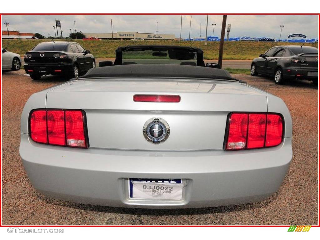 2007 Mustang V6 Deluxe Convertible - Satin Silver Metallic / Light Graphite photo #20