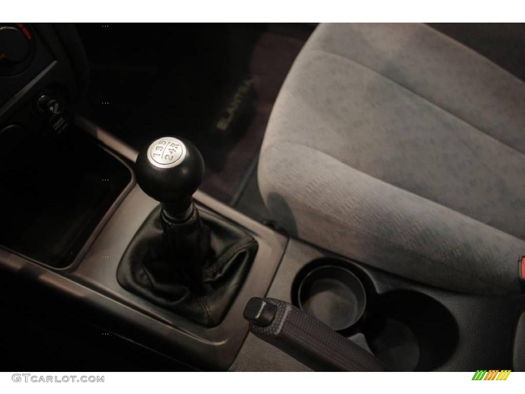 2004 Elantra GLS Sedan - Sterling Silver / Dark Gray photo #13