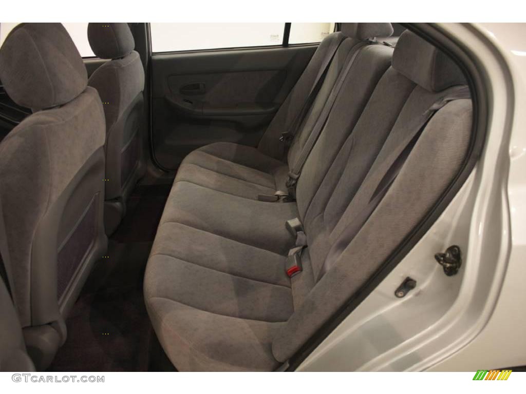 2004 Elantra GLS Sedan - Sterling Silver / Dark Gray photo #16