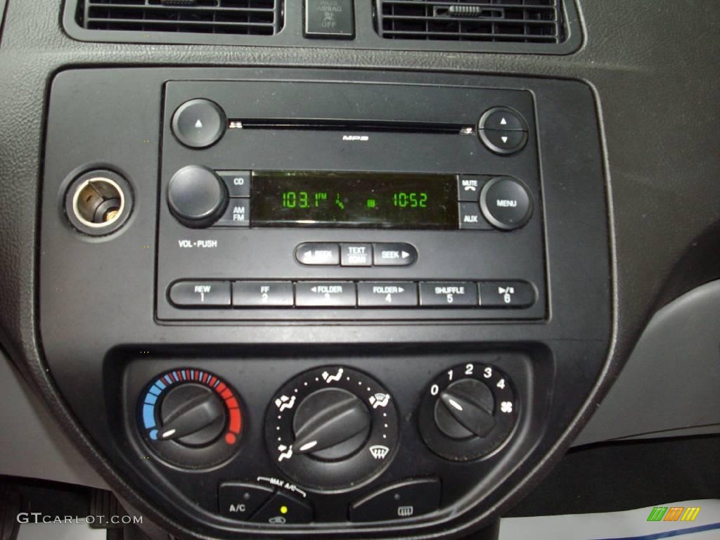 2007 Focus ZX4 SE Sedan - Dark Toreador Red Metallic / Charcoal/Light Flint photo #9