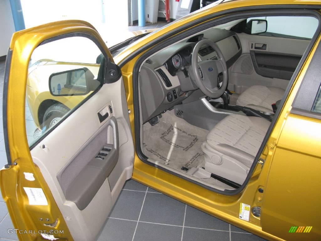 2009 Focus SE Sedan - Amber Gold Metallic / Medium Stone photo #17