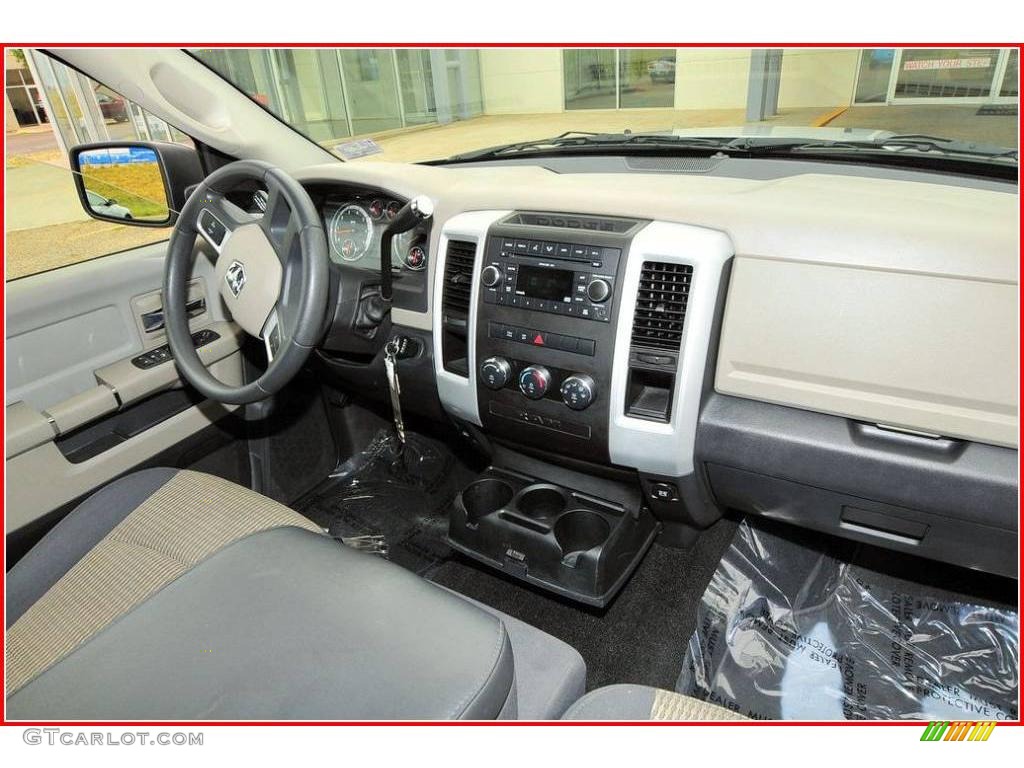 2009 Ram 1500 SLT Crew Cab - Bright Silver Metallic / Dark Slate/Medium Graystone photo #23