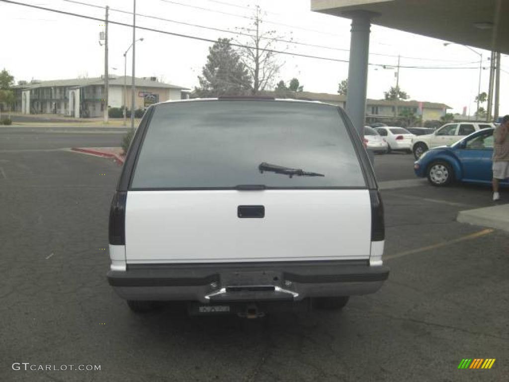 1994 Suburban C1500 - White / Gray photo #4