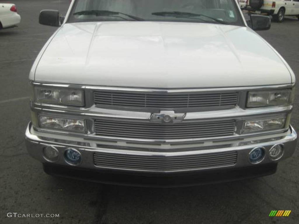 1994 Suburban C1500 - White / Gray photo #6