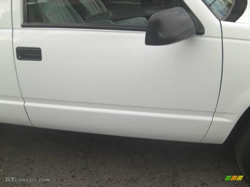 1994 Suburban C1500 - White / Gray photo #9