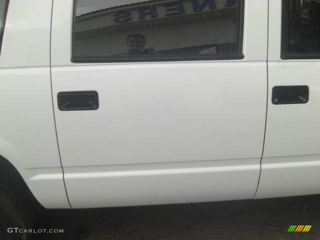 1994 Suburban C1500 - White / Gray photo #10