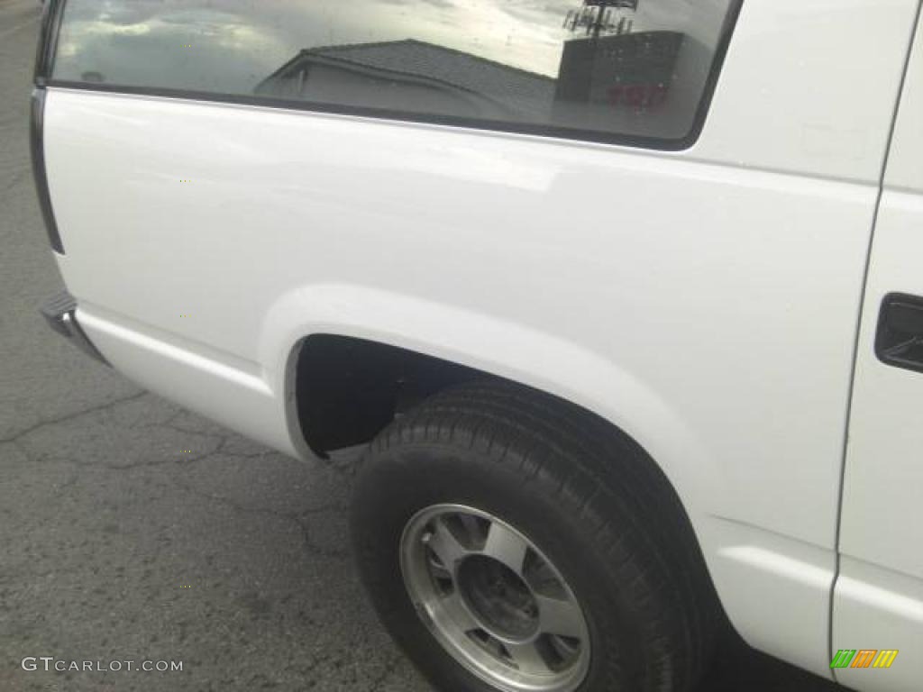 1994 Suburban C1500 - White / Gray photo #11
