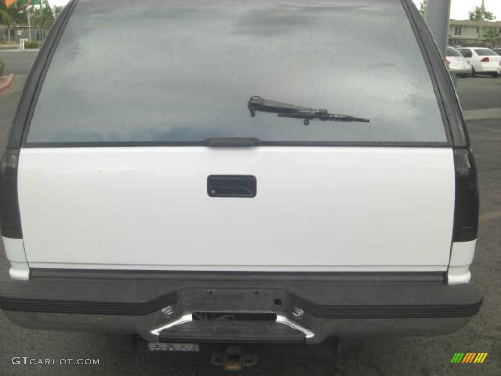 1994 Suburban C1500 - White / Gray photo #12