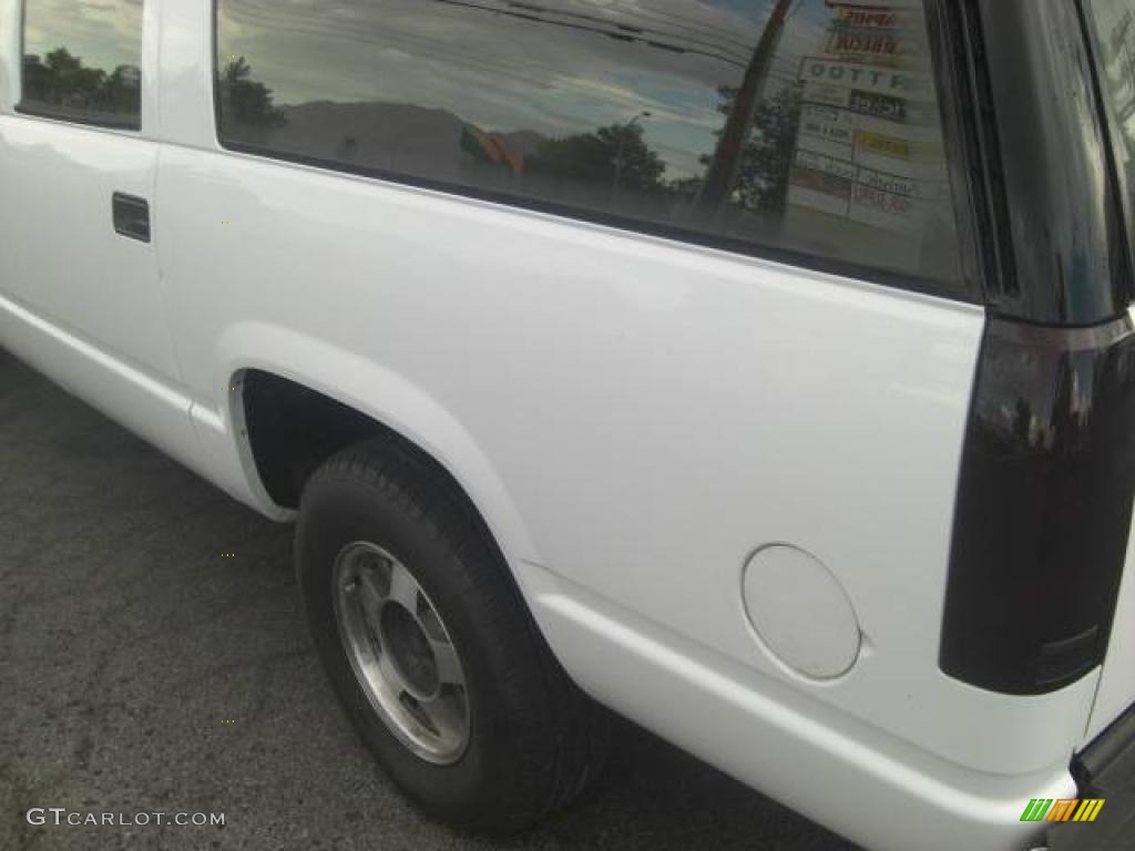 1994 Suburban C1500 - White / Gray photo #13