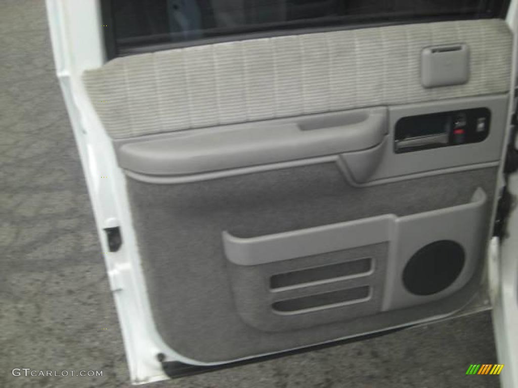 1994 Suburban C1500 - White / Gray photo #18