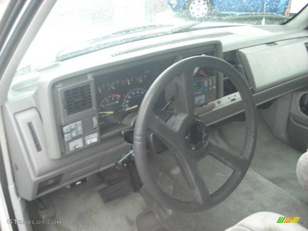 1994 Suburban C1500 - White / Gray photo #20
