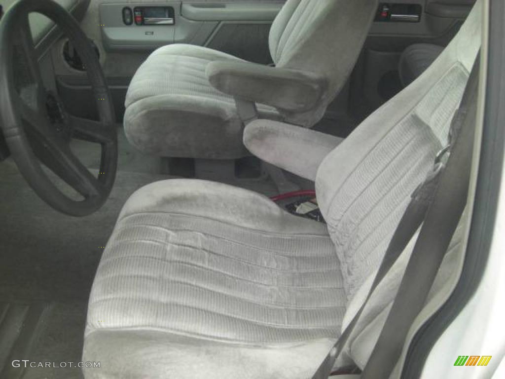 1994 Suburban C1500 - White / Gray photo #21