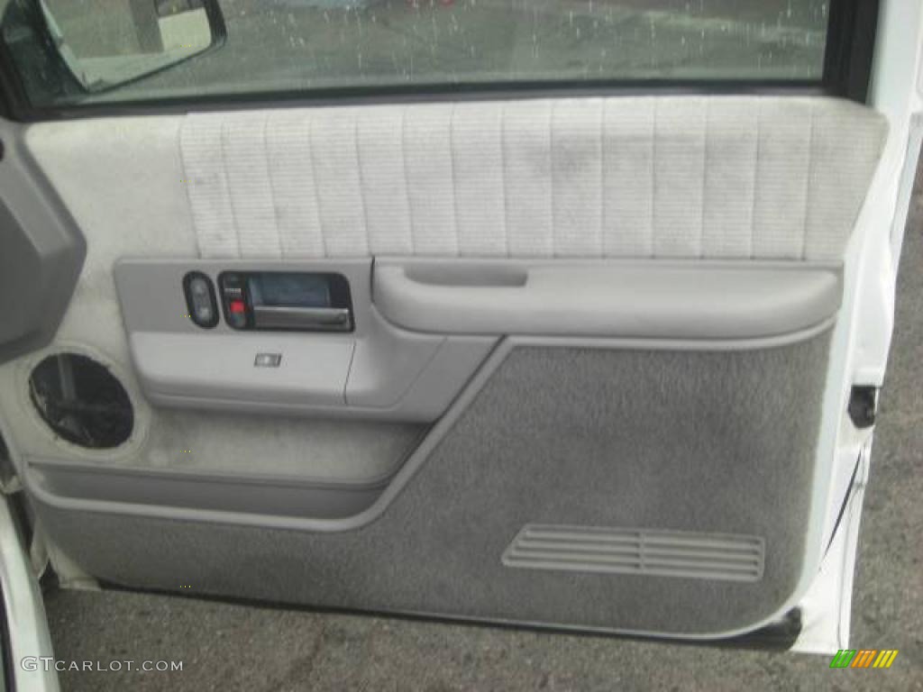 1994 Suburban C1500 - White / Gray photo #23