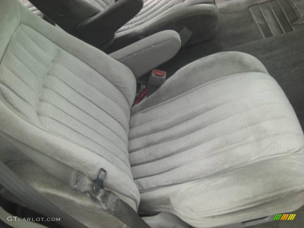 1994 Suburban C1500 - White / Gray photo #24