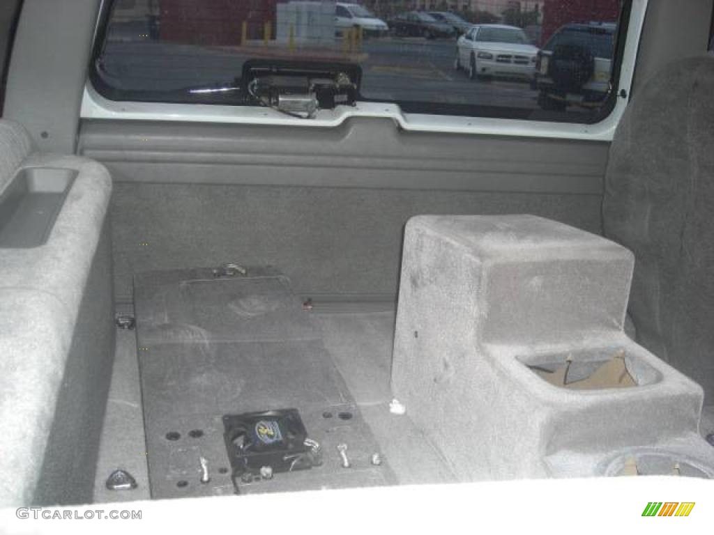 1994 Suburban C1500 - White / Gray photo #26