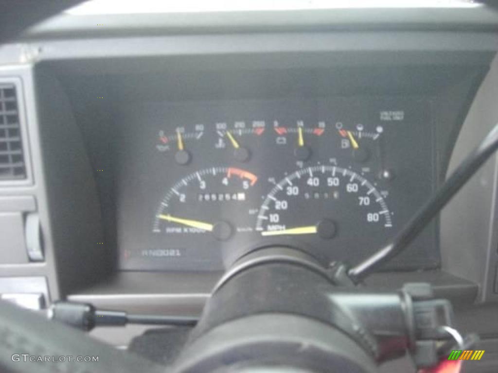 1994 Suburban C1500 - White / Gray photo #28