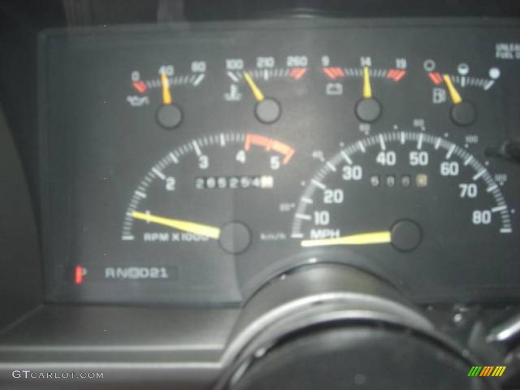 1994 Suburban C1500 - White / Gray photo #29