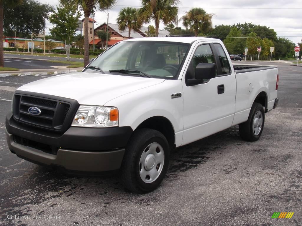 2005 F150 XL Regular Cab - Oxford White / Medium Flint Grey photo #1