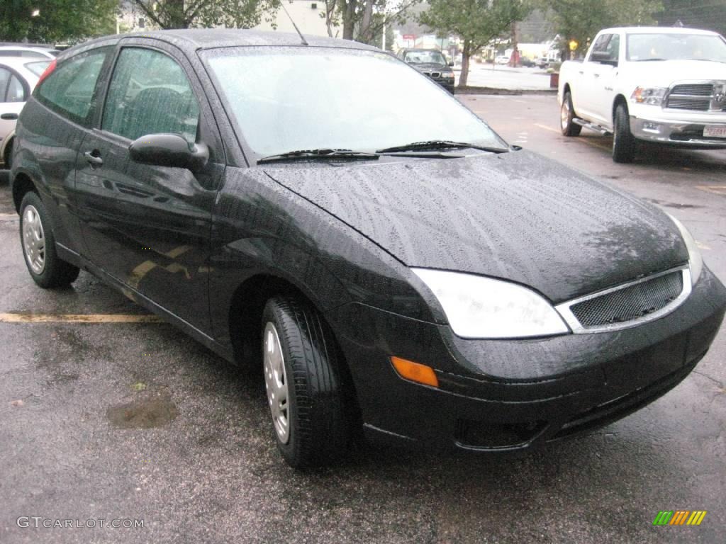 2005 Focus ZX3 S Coupe - Pitch Black / Charcoal/Charcoal photo #2