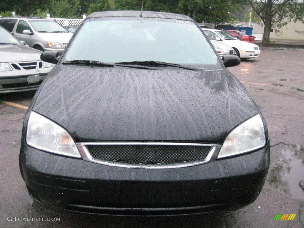 2005 Focus ZX3 S Coupe - Pitch Black / Charcoal/Charcoal photo #3