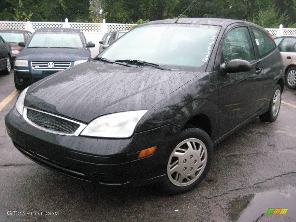 2005 Focus ZX3 S Coupe - Pitch Black / Charcoal/Charcoal photo #12