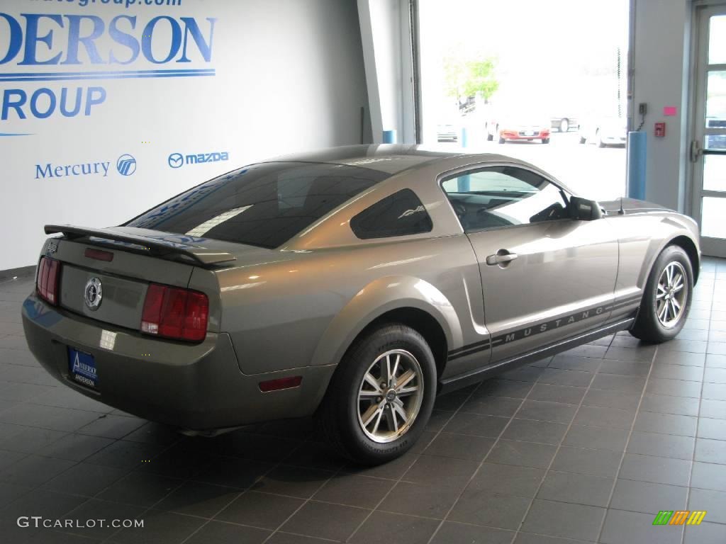 2005 Mustang V6 Premium Coupe - Mineral Grey Metallic / Dark Charcoal photo #2
