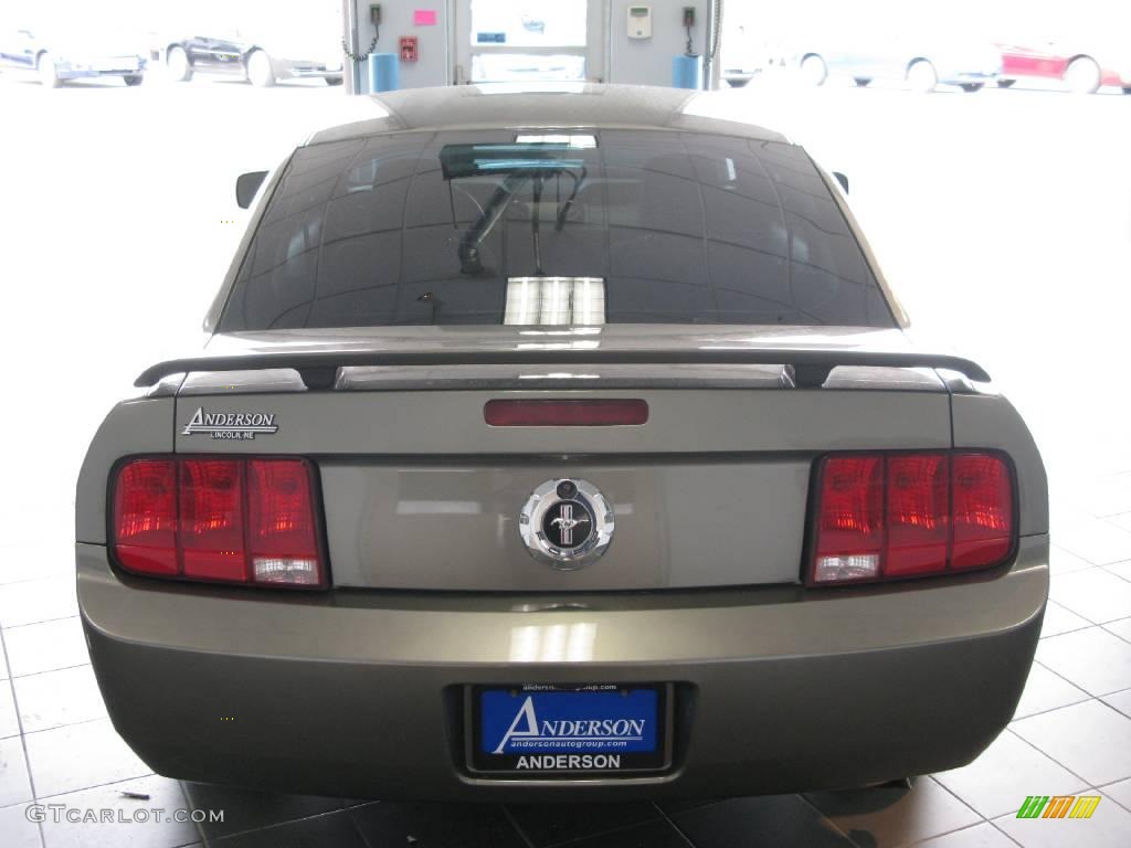 2005 Mustang V6 Premium Coupe - Mineral Grey Metallic / Dark Charcoal photo #3
